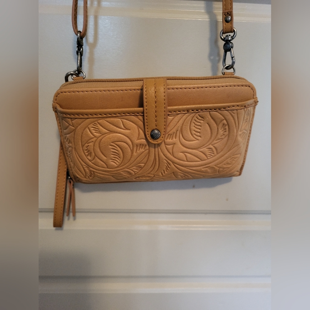 The SAK Embossed Leather Adjustable Crossbody Bag/wallet 5×8
